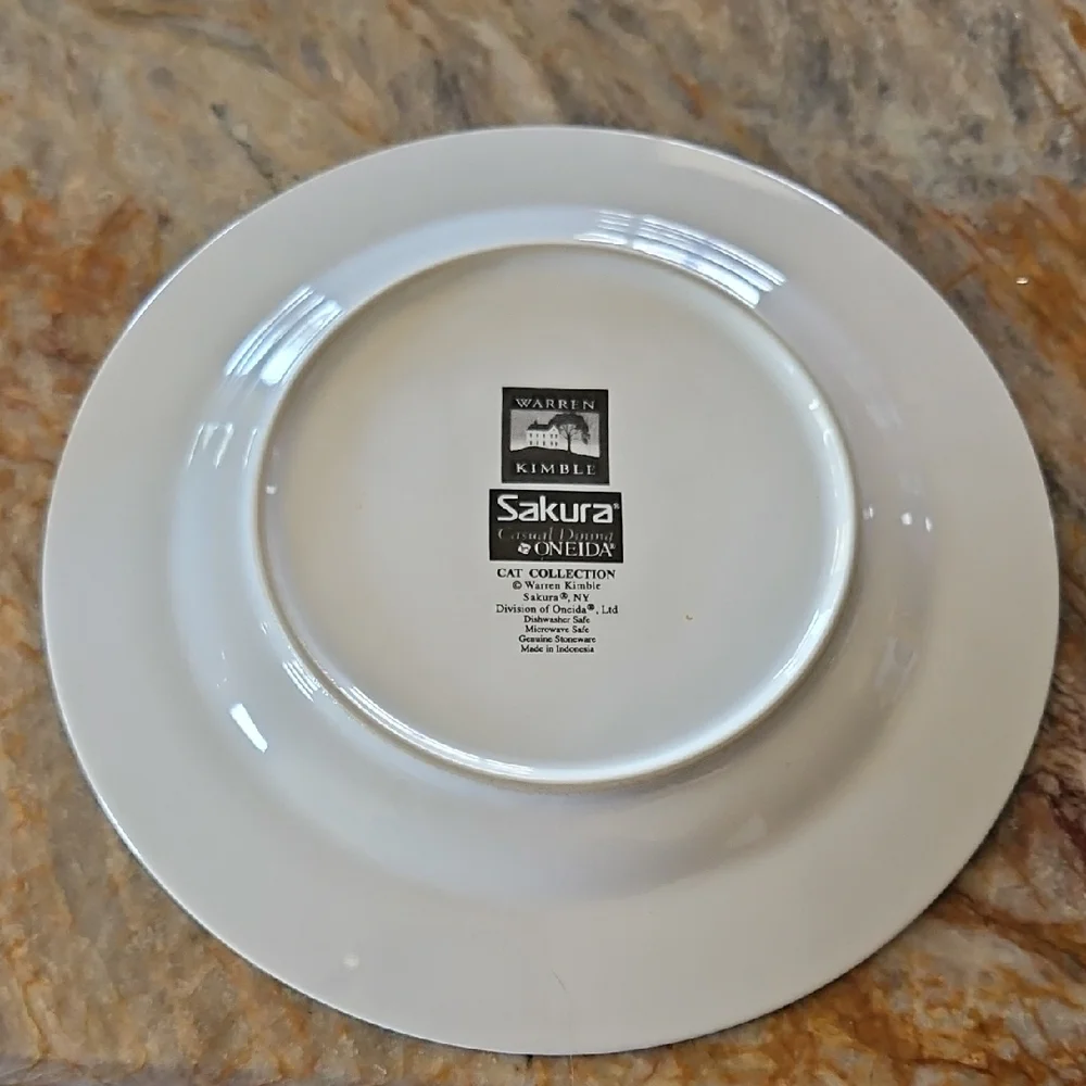 SAKURA Calico Cat Decorative Plate